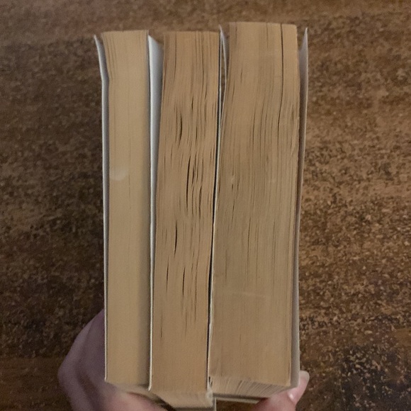 (3 for $20)3 Heather Graham novels softcover - Picture 6 of 8